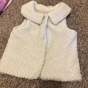 Tahari fluffy‎ vest size 5T